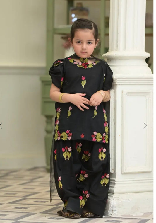 Alaya black phool
