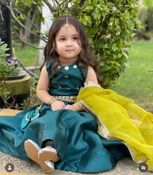 Hadiqa by odhni
