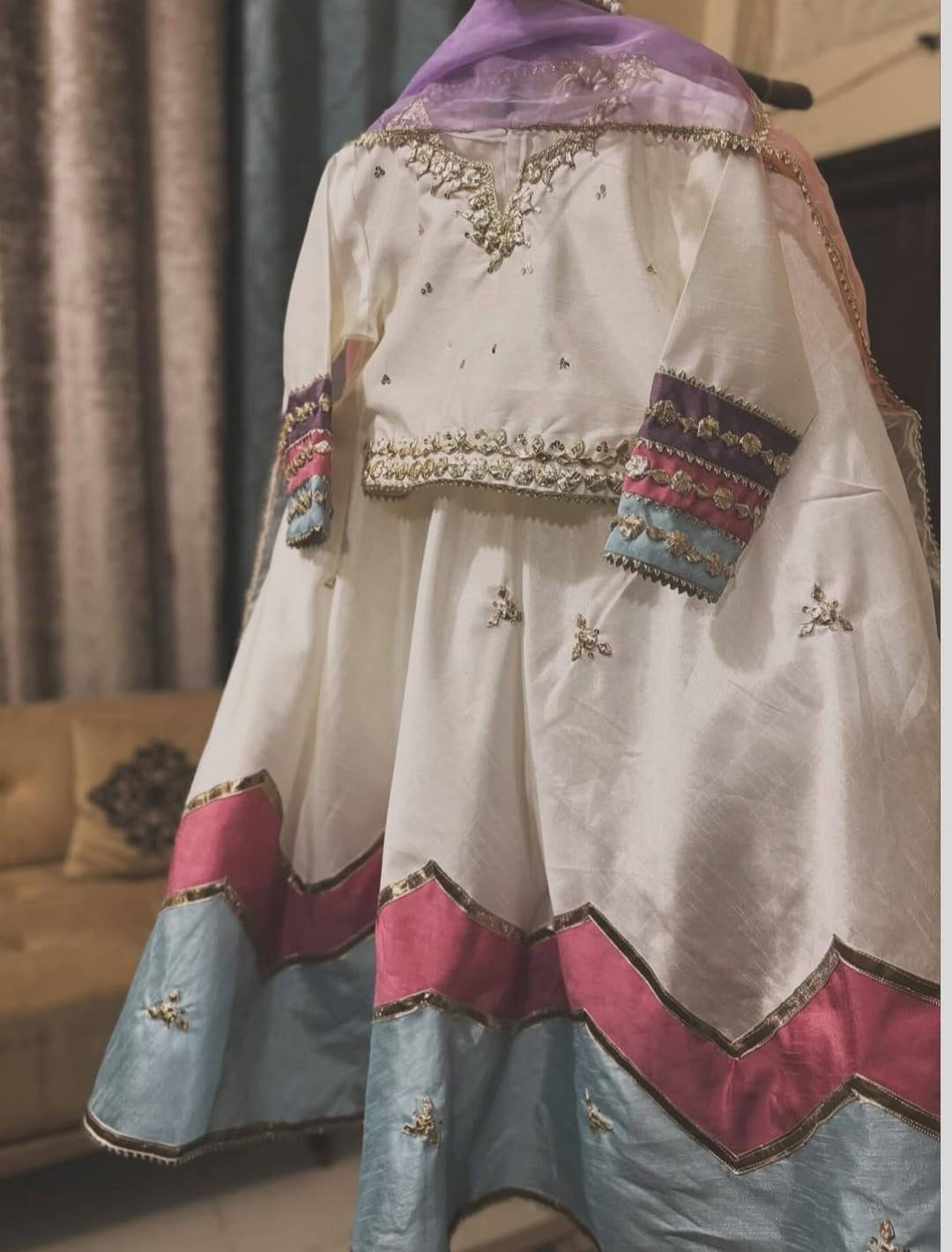 Saloni white