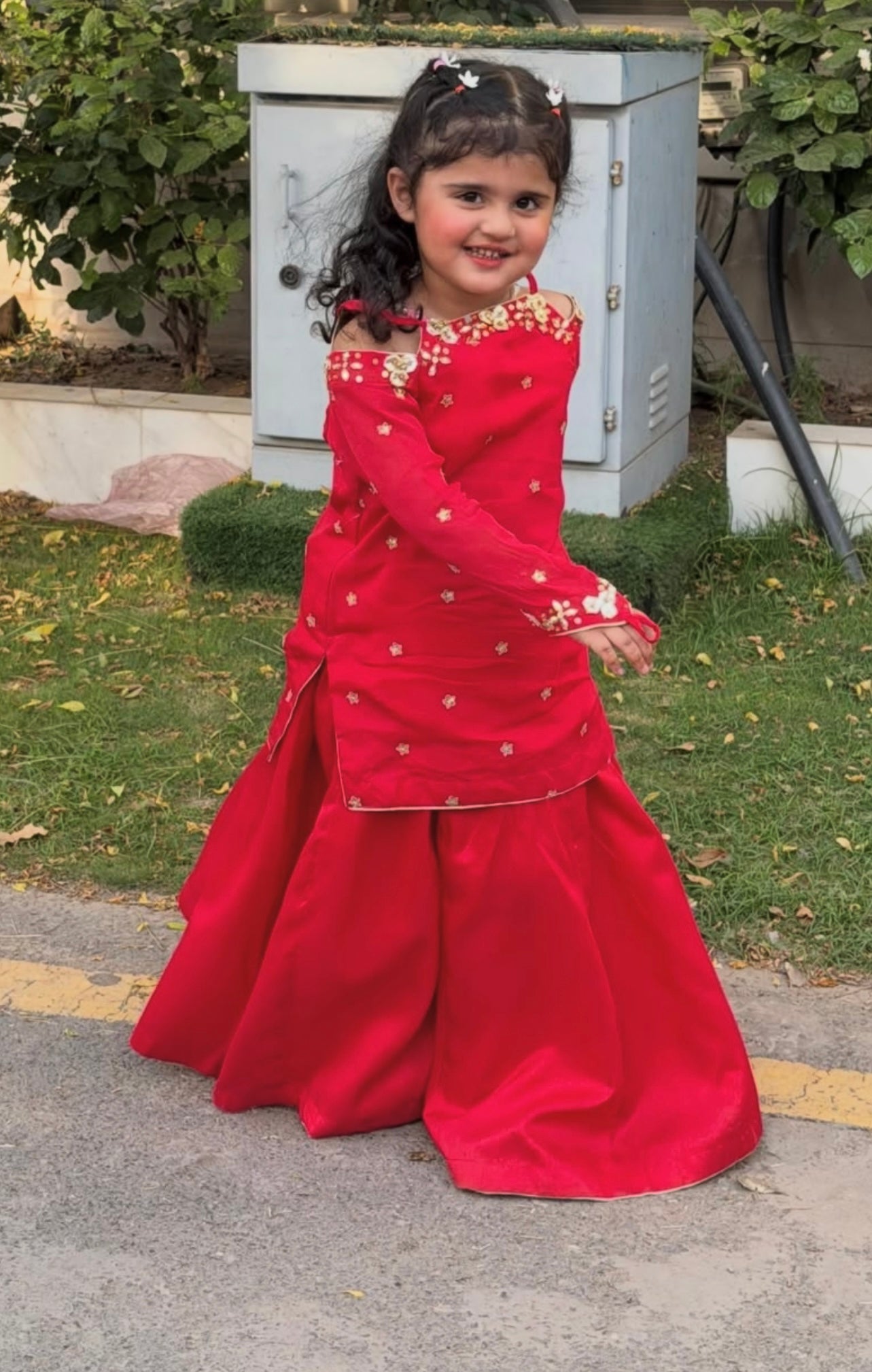 Laal pari sharara